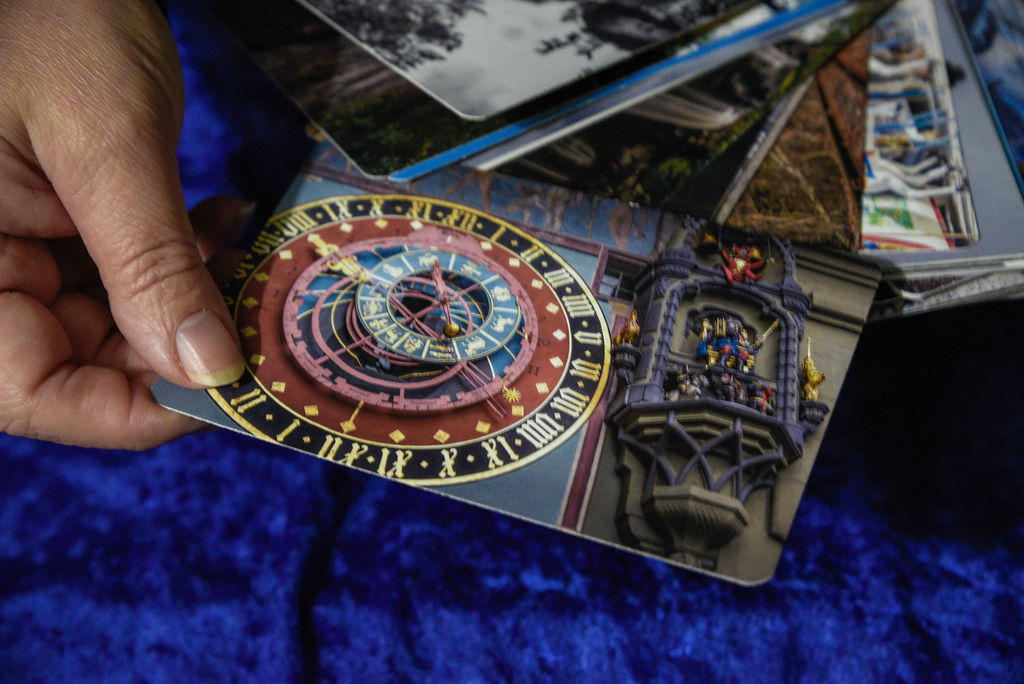 through-the-lens-of-your-soul-55-card-oracle-deck-psychic-medium